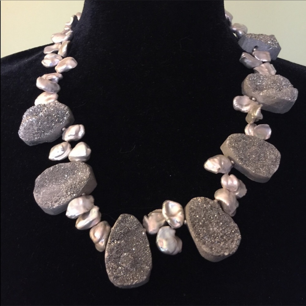 OFFER $15 👌Druzy&freshwater pearl necklace